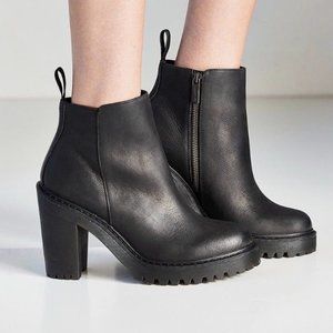 Dr. Martens Magdalena Leather Heeled Chelsea Boots 6